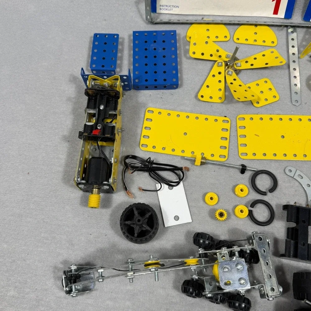 Vintage 1991 Meccano Erector Metal Parts Lot Wheels Pieces 3+ Lbs Assorted As Is